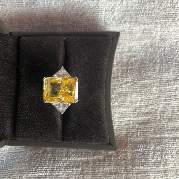 Set of high end costume jewelry rings - Picture 11 of 11